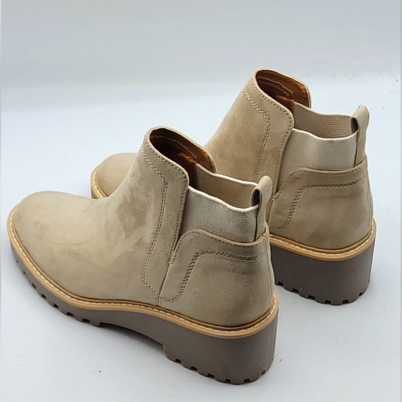 DOLCE VITA RIELLE LUG HIKER SUEDE BOOTS IN TAUPE SIZE 8. - Picture 6 of 16